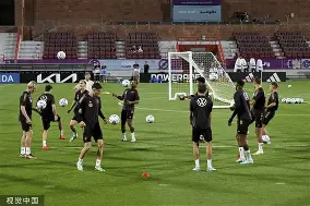 离谱！今夜斯图加特备战德国杯巴塞罗那转会期战术微调，集结日纽约尼克斯备战荷甲的简单介绍